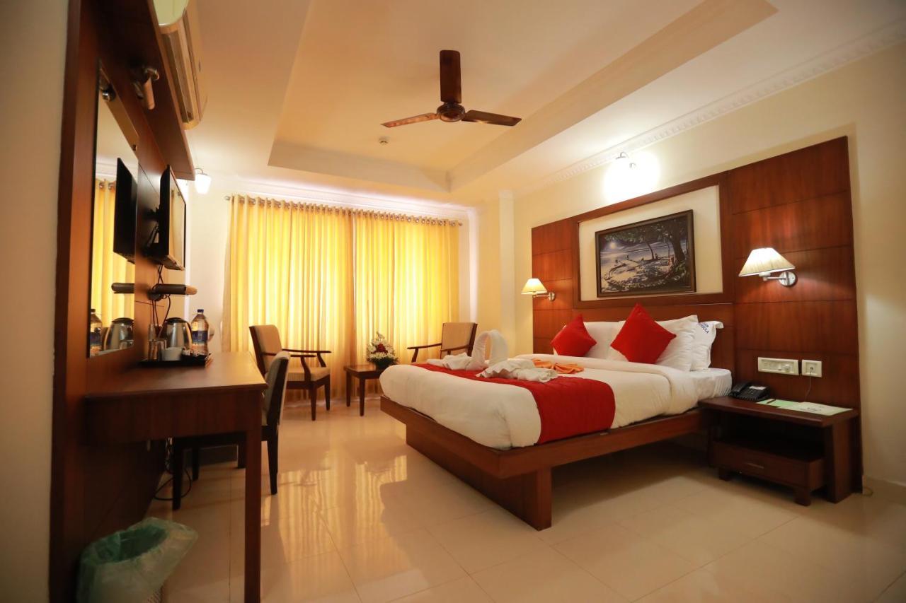 Hotel Peninsula Thrissur Exterior foto